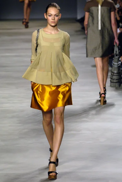 Look 15